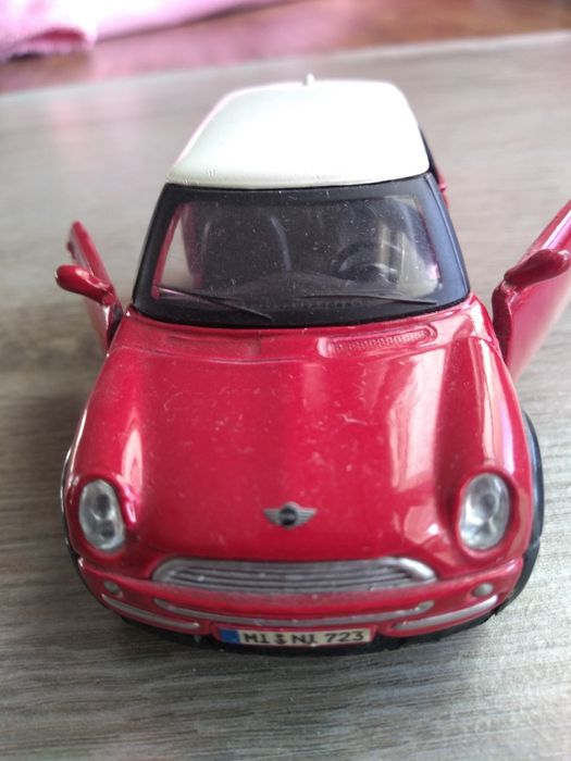 Лот три броя Mini Cooper