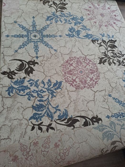 Продаётся ковёр 2×4