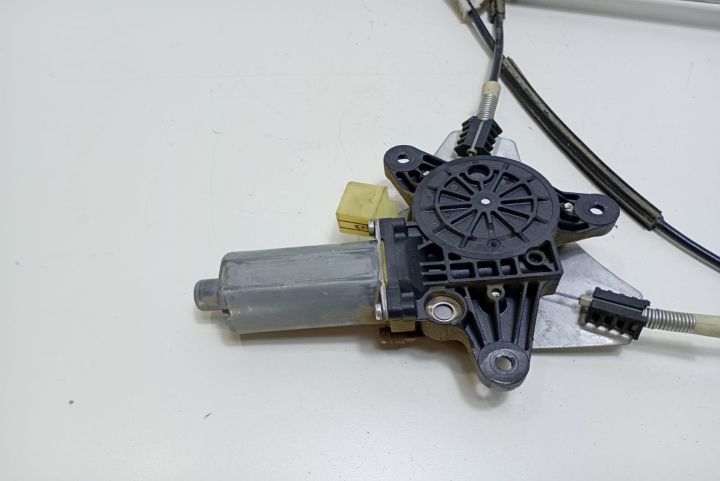 Macara dreapta fata  cu motoras Mercedes-Benz Vito W639