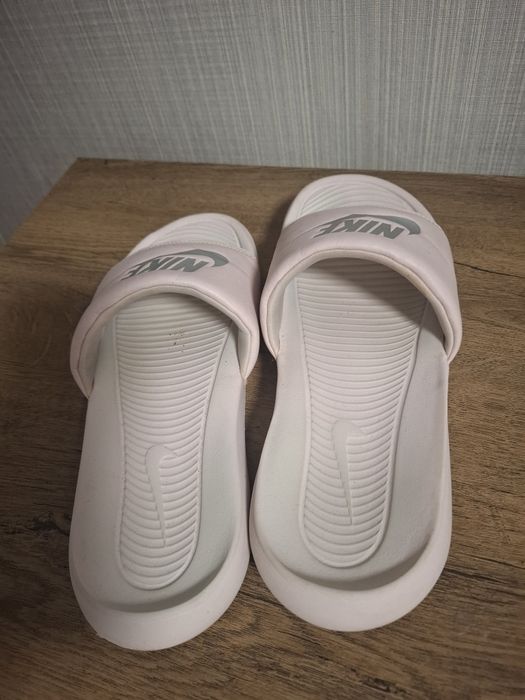 Nike джапанки 41 номер.