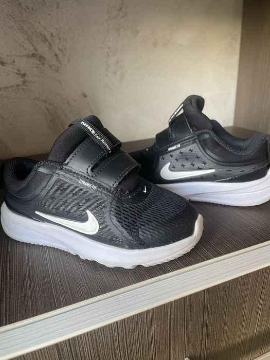 Nike ,Puma doua perechi
