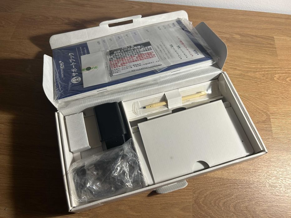 Nintendo DSi White modată, regiune engleză, cutie originală — gata de joc | Japonia