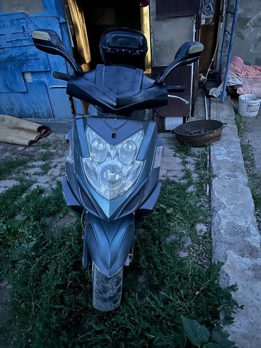 Продам скутер райсер