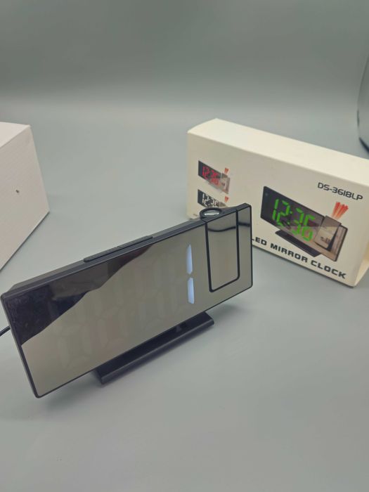 LED огледален часовник с прожекция! Топ цена!