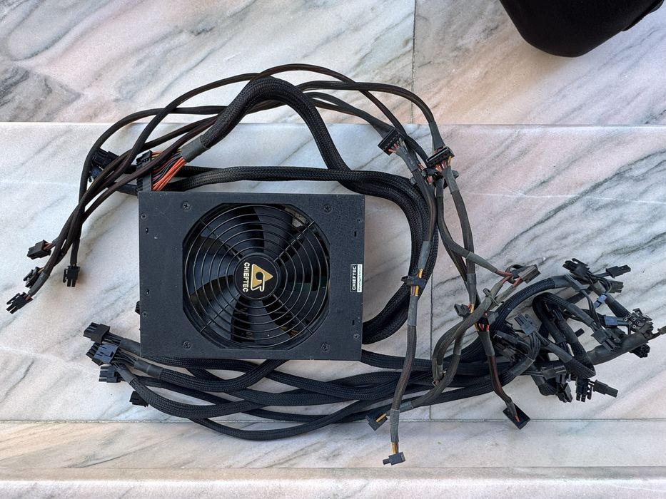 Sursa pc Modulara 1250w Chieftec Navitas Gold 80 Plus