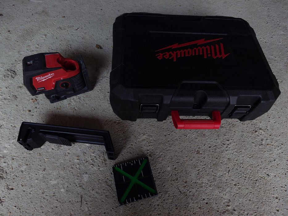 Лазерен нивелир Milwaukee