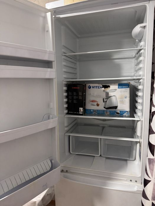 Продам Холодильник indesit