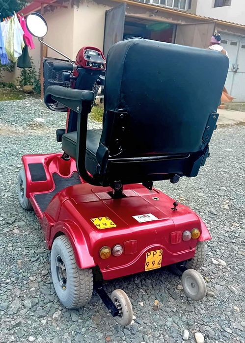 Scuter Carut electric pentru persoane cu dizabilități handicap