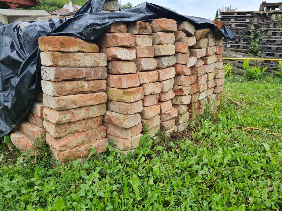 130 buc aprox - Cărămidă plină veche / rustică – stare foarte bună