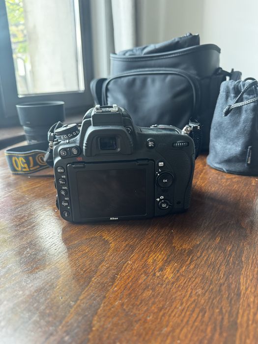 Nikon D750 Фотоапарат, на 3356 кадъра, плюс Nikkor 50mm f/1.8G