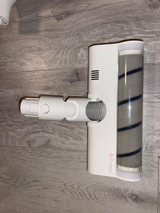 Продам беспроводной вертикальный пылесос