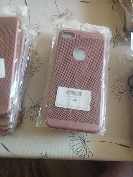 Чисто нови калъфи за телефони