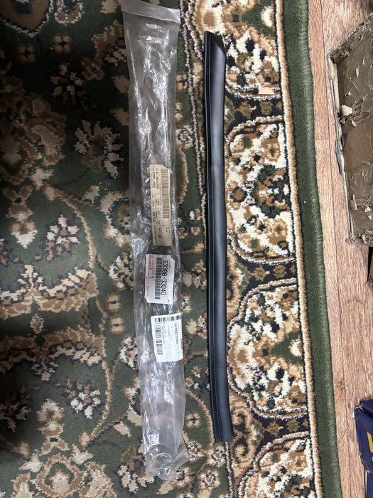 Уплотнитель капота камри 40