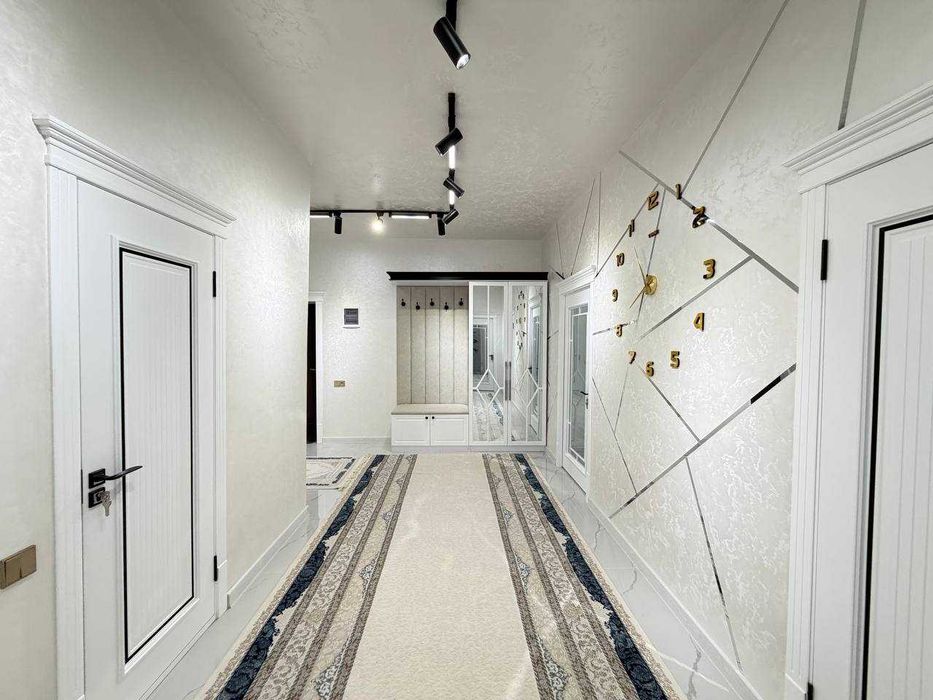 Продаётся 4х комнатная квартира по выгодной цене ЗАХОДИ ЖИВИ СПЕШИТЕ!