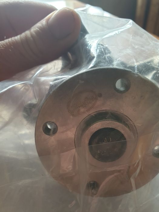 Продам помпу на мотор 1.6 g4fc  2012-14