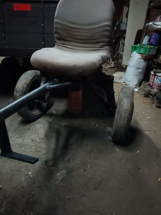 Vând motocultor  12 cp cu tot ce se vede in poze