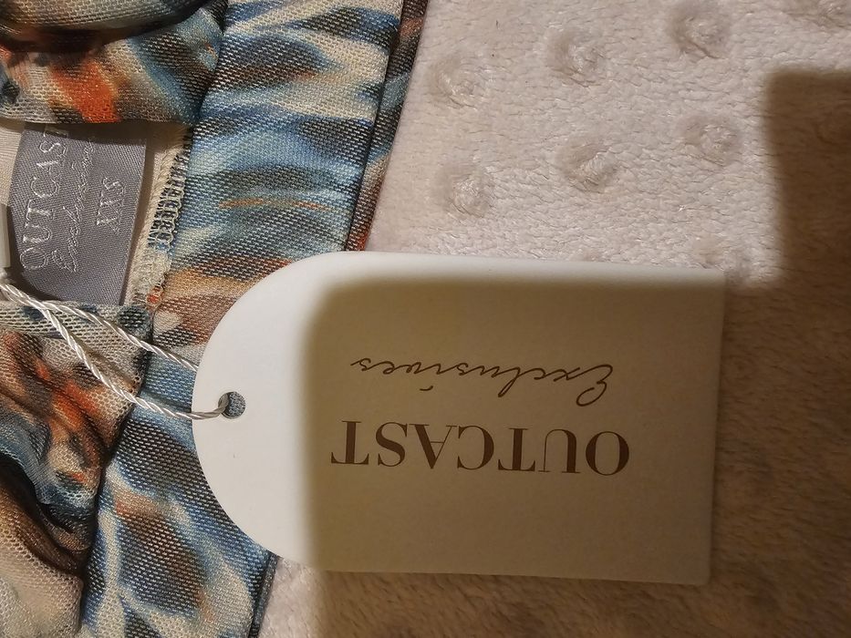 Top Outcast Isla Amazon