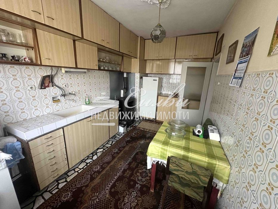 Тристаен ТУХЛЕН апартамент с ГАРАЖ - кв. Център!