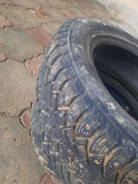 Продам покрышки с шипами 14
