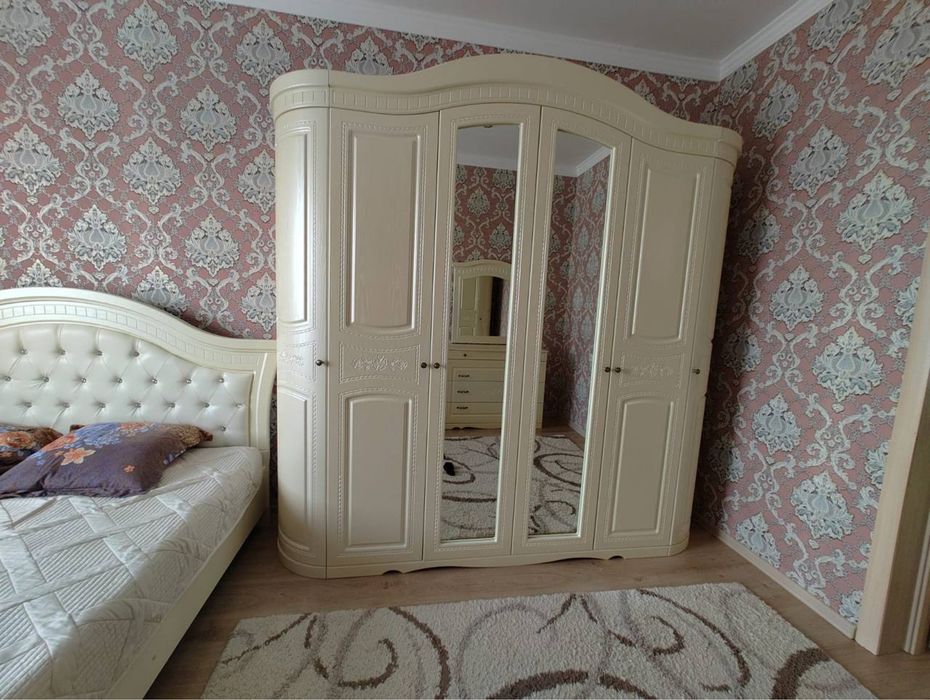 Продам спальный гарнитур
