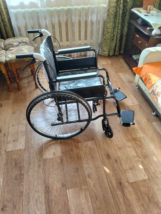 Кресло коляска для инвалидов
