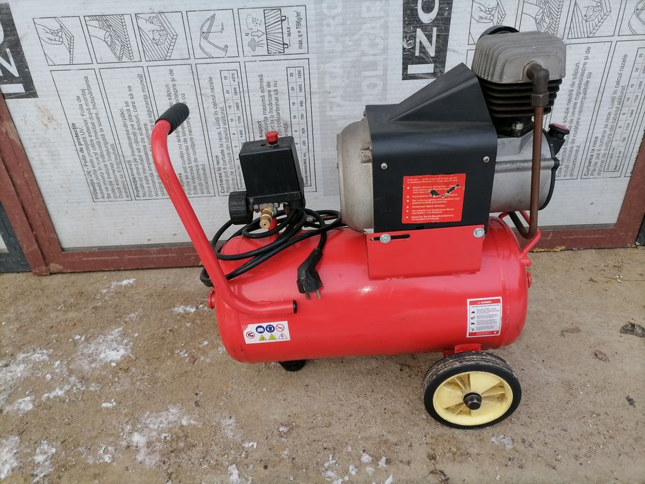 Compresor Aer Schneider 24L Silentios 8 Bari