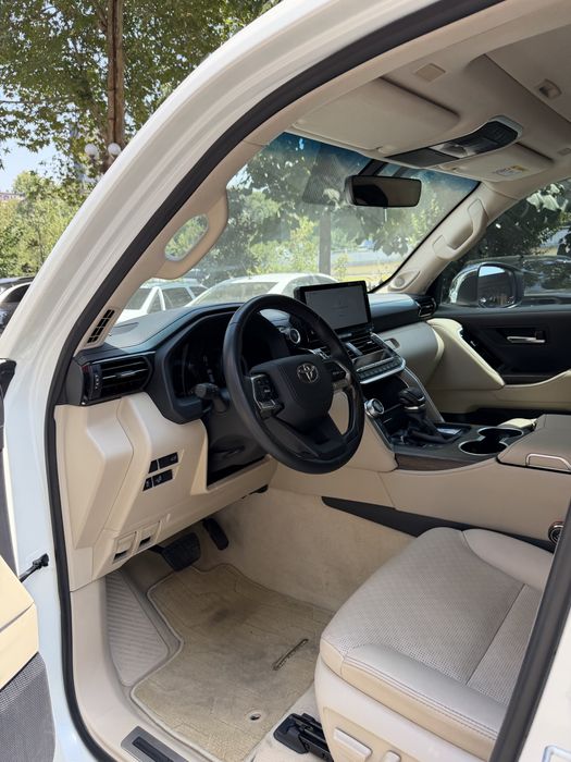 Продаёться Toyota Land Cruiser 300 VX 4.0 2025.