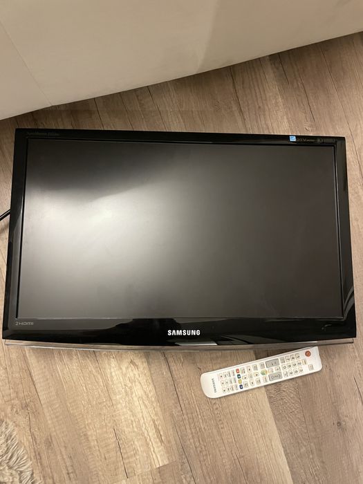 Monitor samsung   Cu stativ de 58 cm  in stare buna de functionare