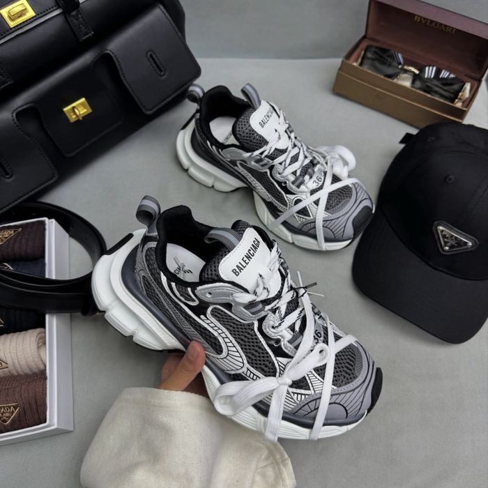 Стильные кроссовки от Balenciaga