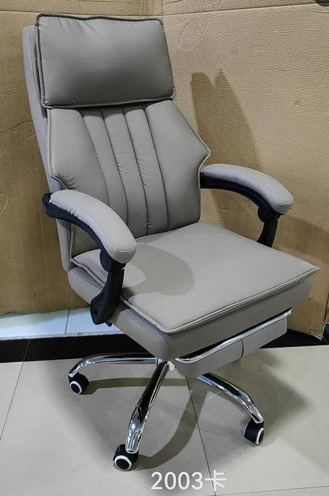 Офисное кресло руководителя.