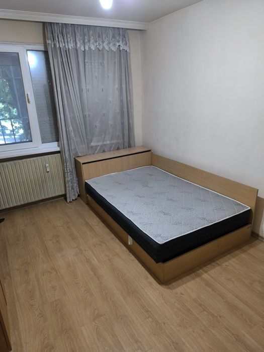 Отдавам тристаен необзаведен апартамент в кв Дървеница, София под наем, състоящ се от хол, две спални, кухня, баня, тоалетна и две сервизни помещени я