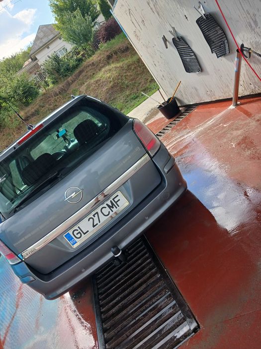 Mașină opel astra h 1.6 benzina 2005