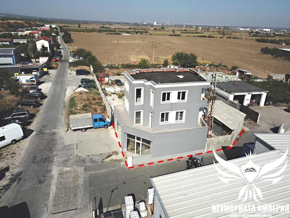 Продавам триетажна сграда 470РЗП с двор 280кв. в гр.Асеновград