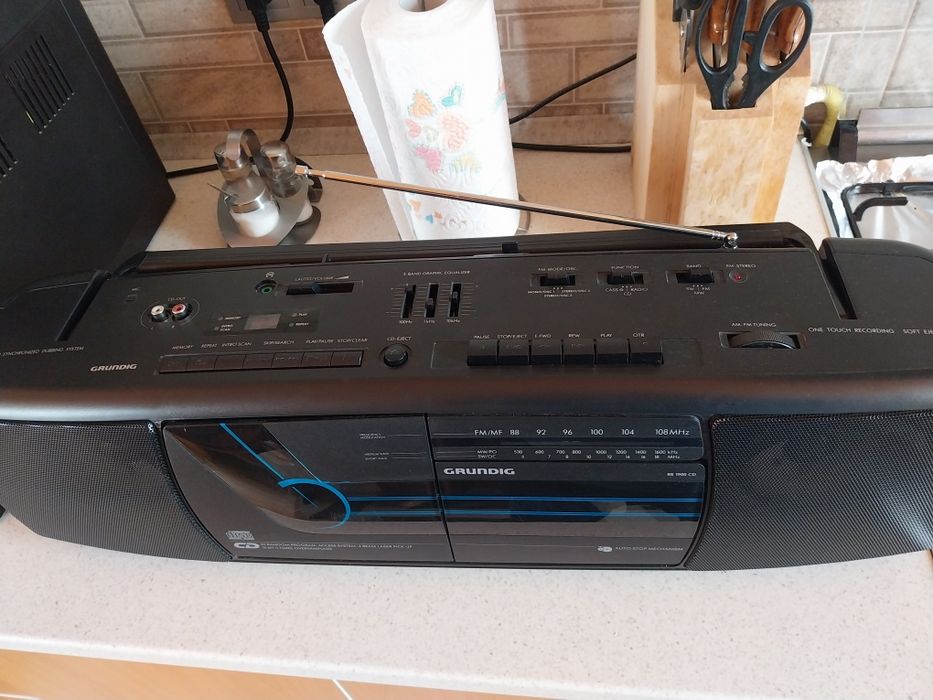 Vând radiocasetofon Grundig RR 1900cd