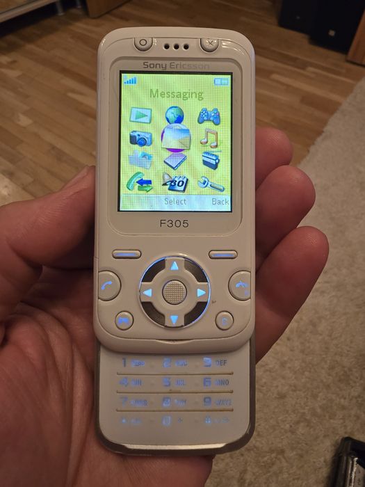 Telefon Colectie: Sony Ericsson F305 White Rar