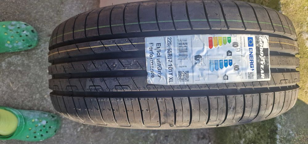 NOI !!!  Jante BMW pe 17  style 456 si anvelope Goodyear 2255517 vara.