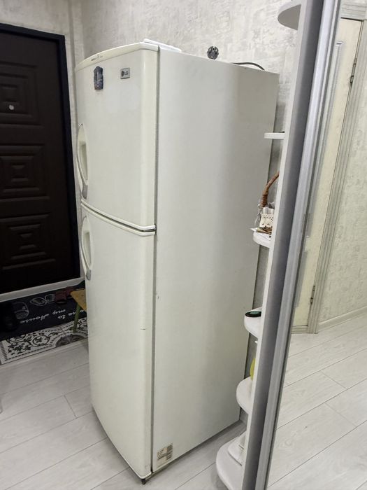 Холодильник б/у.