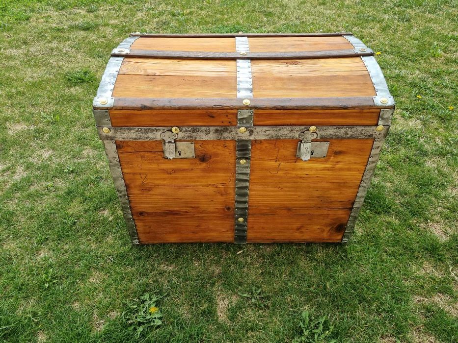 Стар дървен сандък/ракла/скрин