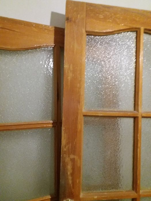 Двери деревянные, лакированные