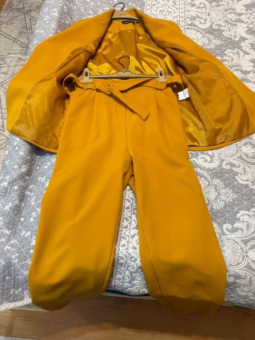 Продам стильный костюм