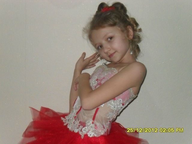 Продам нарядные платья