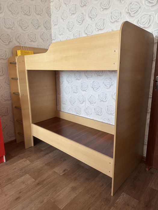 Продается кровать двухъярусная