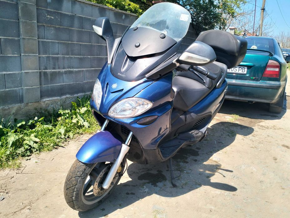 Продавам скутер piagio x 9 200 cc
