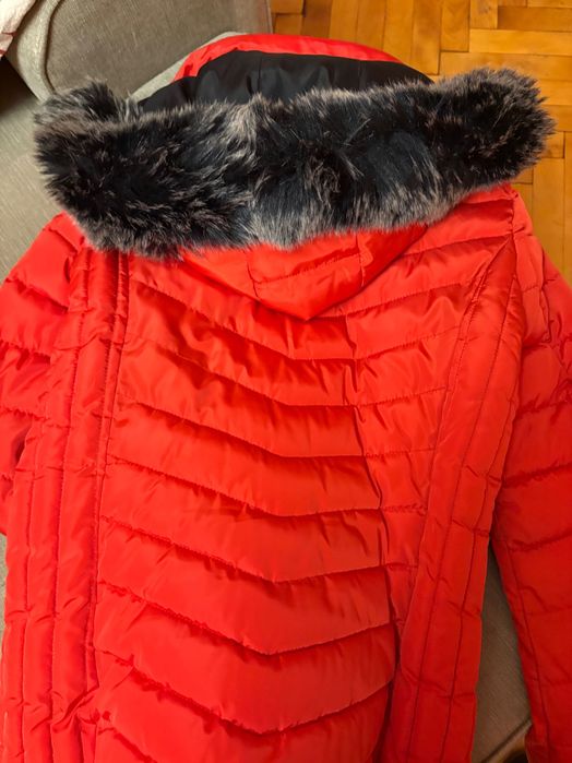 Яке kenvelo червено