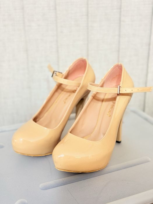 Чанта и обувки на висок ток