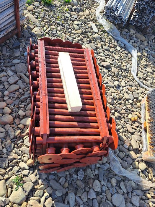 Schelă metalică, podine, picioare reglabile, cavaleti