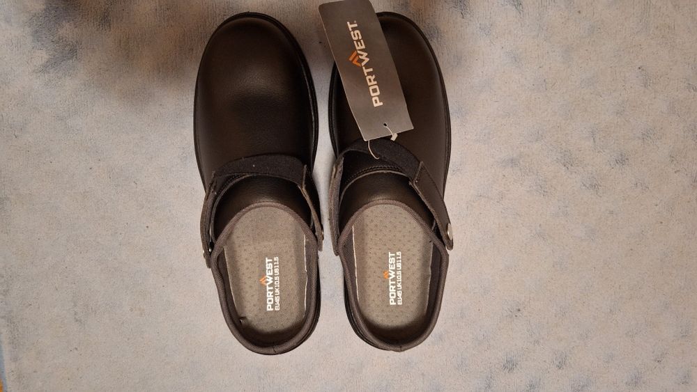 Нови работни обувки за кухня