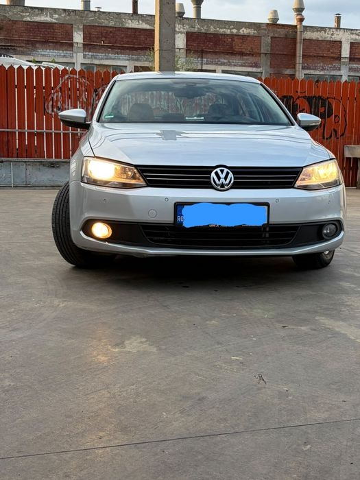 VOLKSWAGEN Jetta