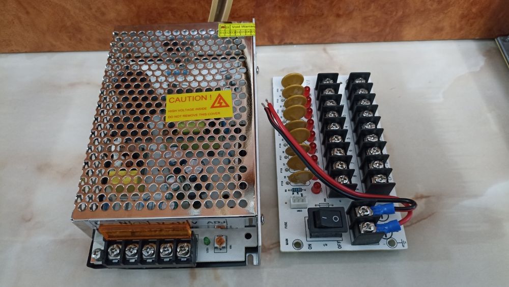 Vând surse de alimentare la 12 volti