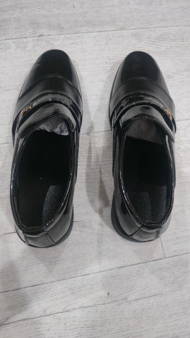 Продается лакированные туфли